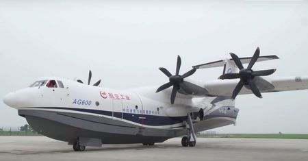Chiny testują samolot morski AG600. Udane lądowanie największej latającej łodzi na świecie