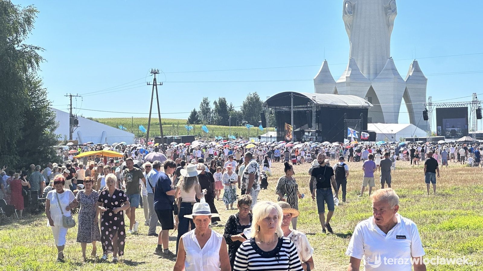 Poświęcono monumentalny pomnik Matki Bożej