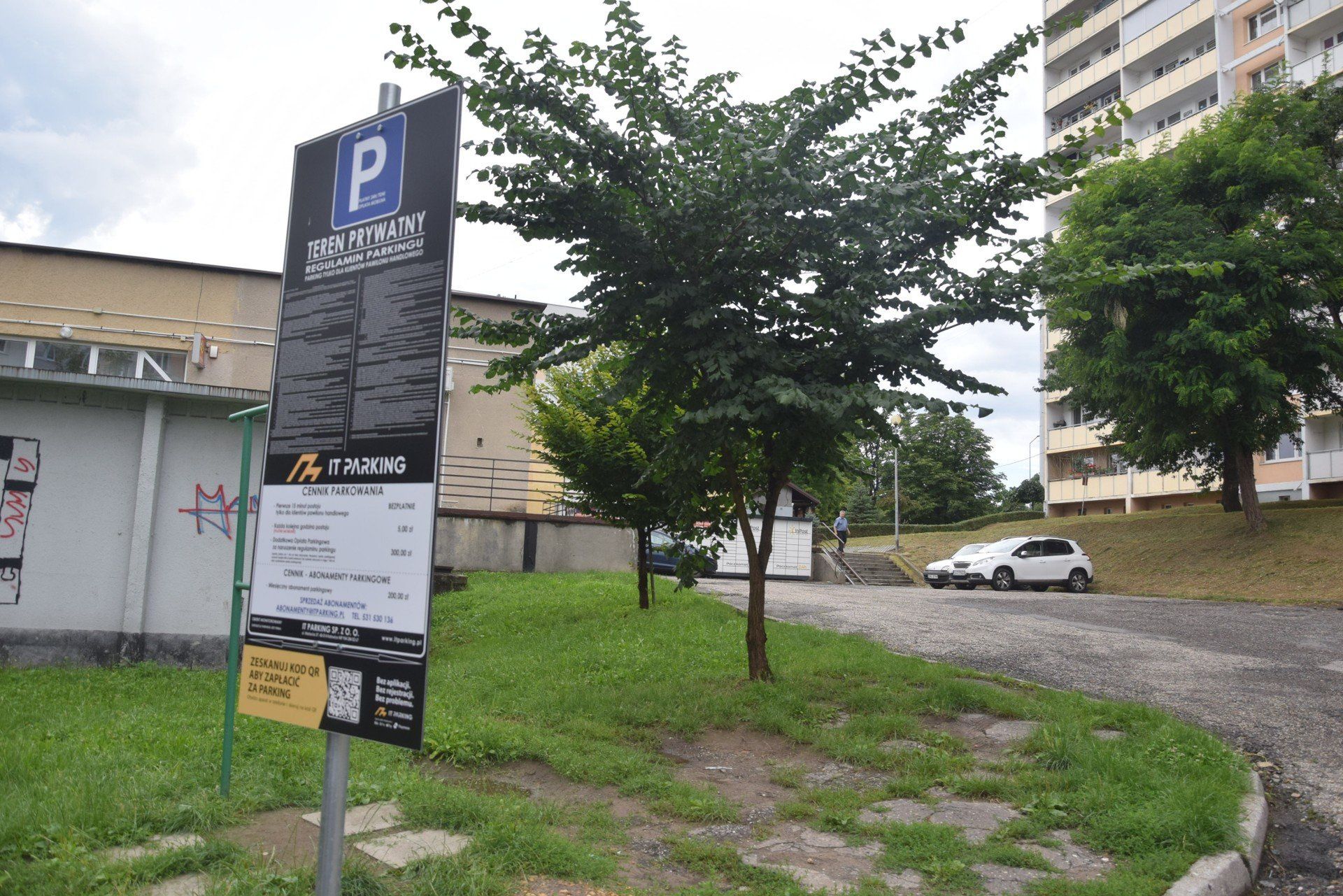 Płatny parking pod blokiem w Jastrzębiu