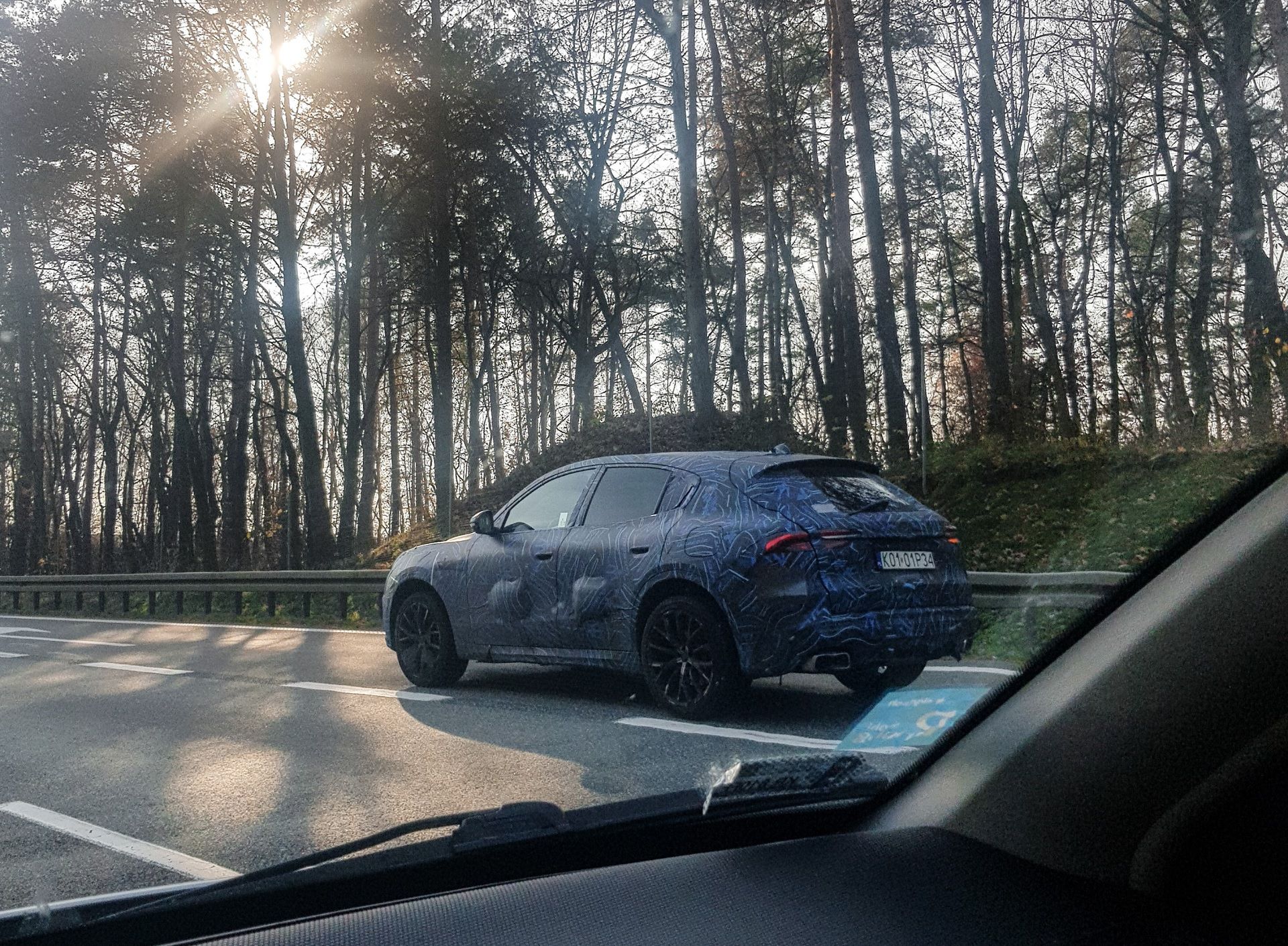 Zamaskowany prototyp Maserati Grecale na ulicach Krakowa