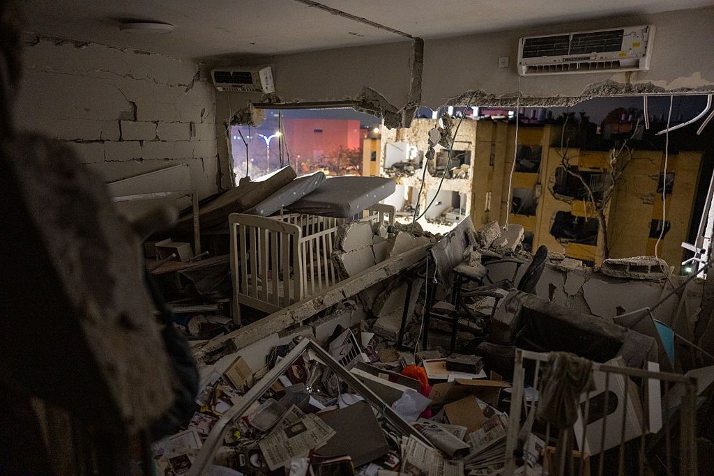 Irański pocisk uderzył w miasto Arad.