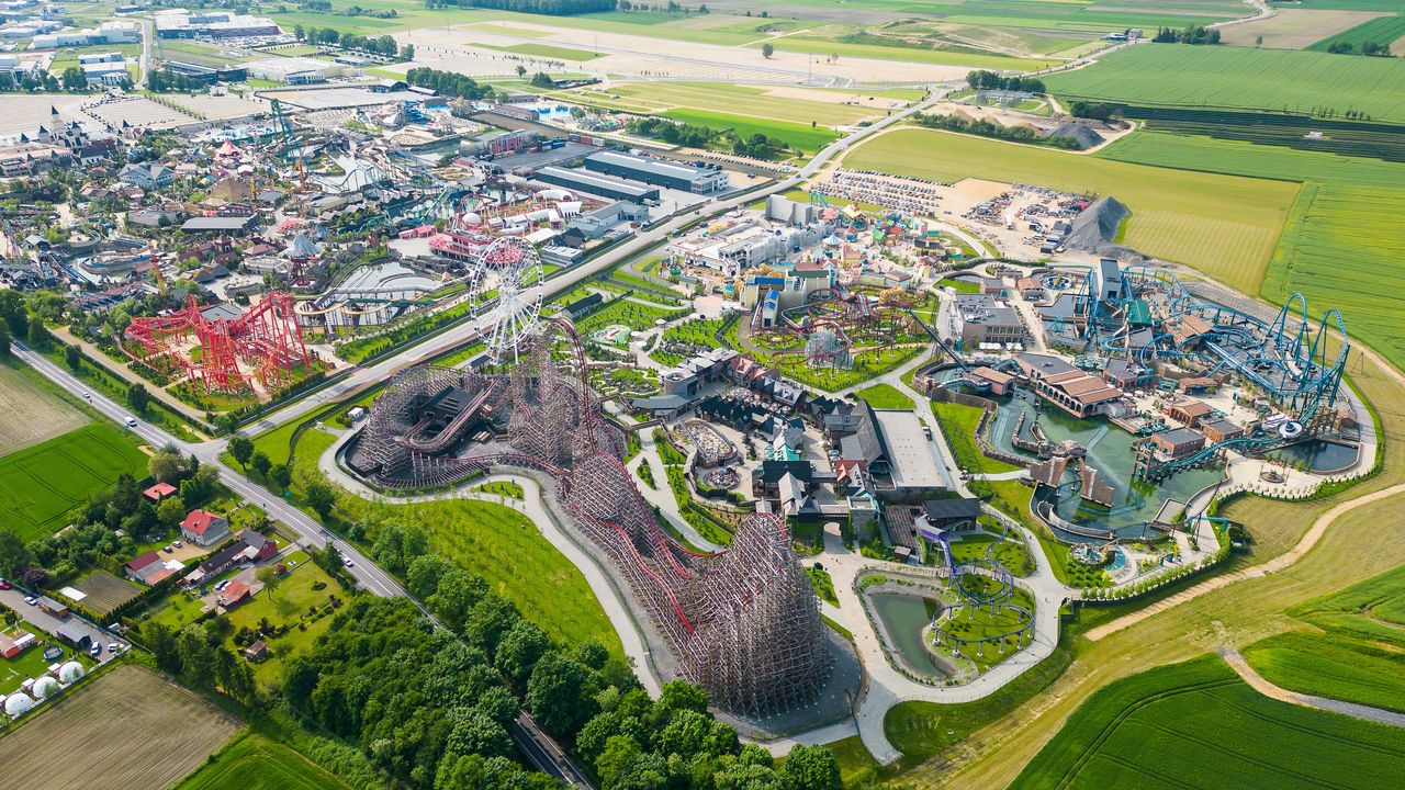 Największy park rozrywki w Polsce. Ile kosztuje wstęp, a ile jedzenie?