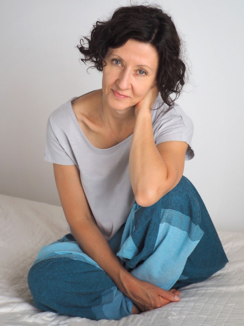 Katarzyna Rygiel, urodzona w Kielcach. Pisarka i laureatka Świętokrzyskiej Nagrody Literackiej. O sztuce, przeszłości i pisarskiej obsesji