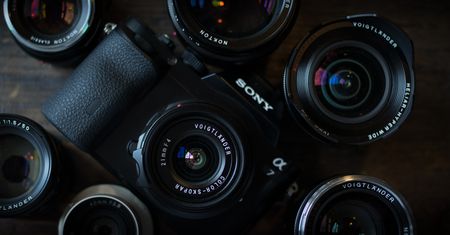 Jakie szkła wybrać do pełnoklatkowych bezlusterkowców Sony?