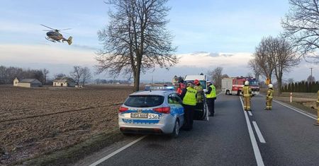 Groźnie na DK74. Odczepił się od naczepy i roztrzaskał szybę