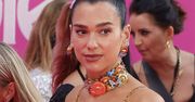 Dua Lipa promuje film "Barbie" w Londynie. Znów zaszalała z dekoltem