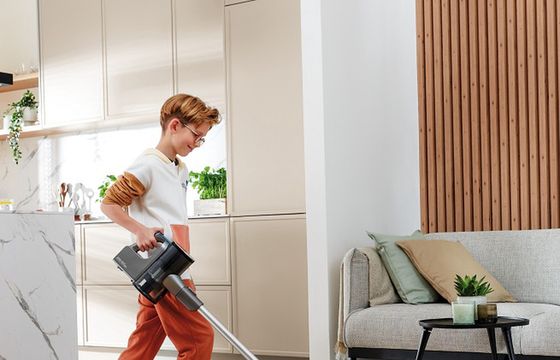 Amica w reklamach przekonuje, że sprzątanie może być przyjemne