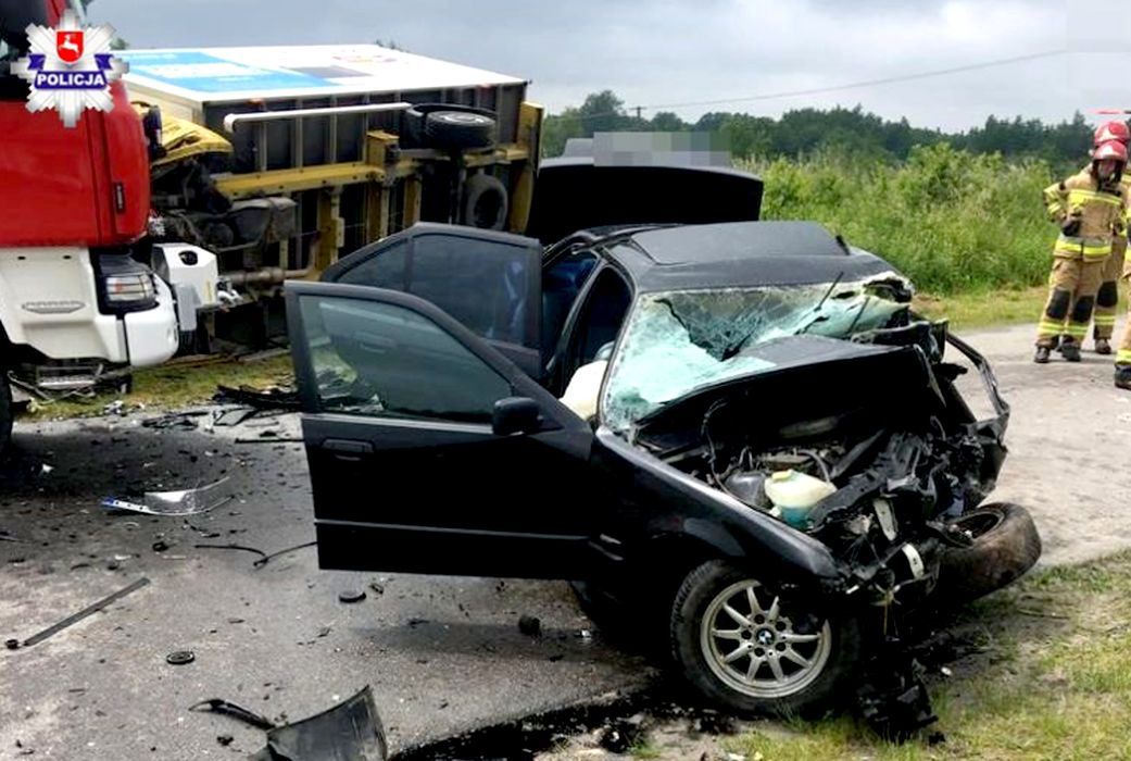 Wracali z matury. Tyle zostało z bmw, którym jechali. Tragedia w Lubelskiem