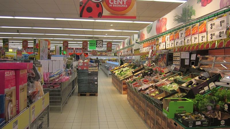 Biedronka kusi promocjami