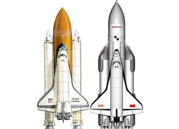 Porównanie wielkości i wyglądu wahadłowców Space Shuttle (po lewej) i Buran (Fot. Astronautyka.org)