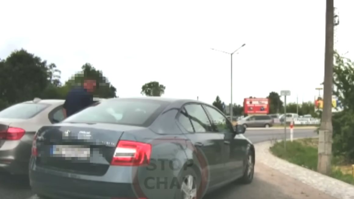 Nerwowy kierowca szybko pożałował swoich wyczynów na drodze