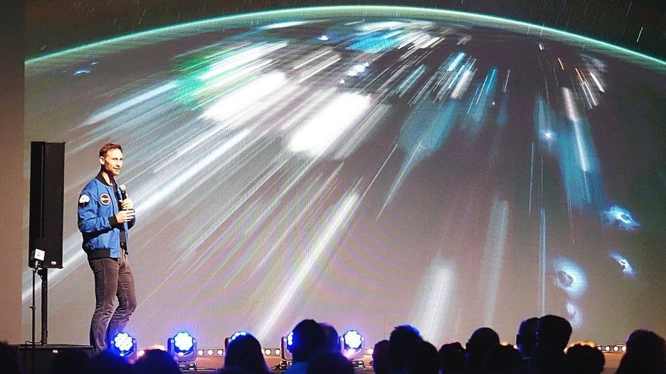 Sławosz Uznański - Wiśniewski podcza wizyty na PŁ.