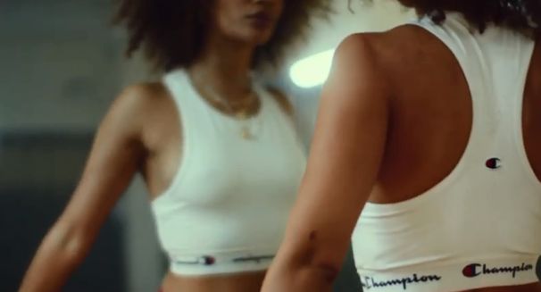 Ubrania Champion promowane hasłem "Be Your Own Champion"