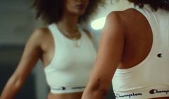 Ubrania Champion promowane hasłem "Be Your Own Champion"