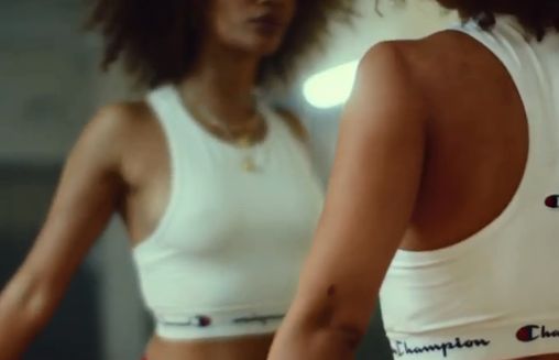 Ubrania Champion promowane hasłem "Be Your Own Champion"