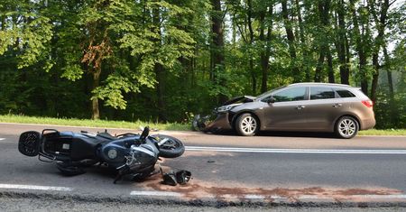 Wypadek w Rudce. 26-letni motocyklista trafił do szpitala