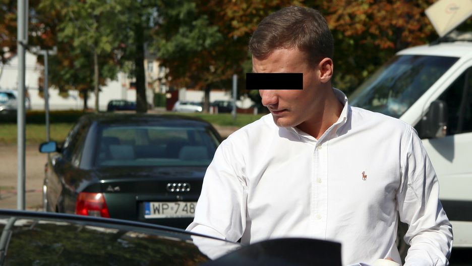 Frog w prokuraturze!!! UWAGA NIE MA ZGODY NA PUBLIKACJE WIZERUNKU!!!  PHOTO TOMASZ RADZIK SE / EAST NEWS  PLOCK  ROBERT NOGAL PSEUDONIM FROG USLYSZAL ZARZUTY W PLOCKIEJ PROKURATURZE OKREGOWEJ  N/Z FROG - ROBERT N    FROG USLYSZAL ZARZUTY ZA UCIEKANIE PRZED POLICJA NA OBWODNICY KIELC W LUTYM 2014 I SZALENCZA JAZDE PO ULICY WARSZAWY W CZERWCU 2014 DO PROKURATURY FROG PRZYJECHAL Z KIEROWCA LUKSUSOWYM BMW  15/09/2014  PIRAT DROGOWY PRZESTEPSTWO PIRACTWO WYKROCZENIE  WSZYSTKIE ZDJECIA NA HTTP://AGENCJA.SE.COM.PLTOMASZ RADZIK