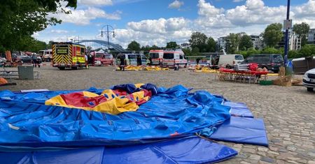 Wypadek w Magdeburgu. Wiatr zepchnął dmuchany zamek z dziećmi do rzeki