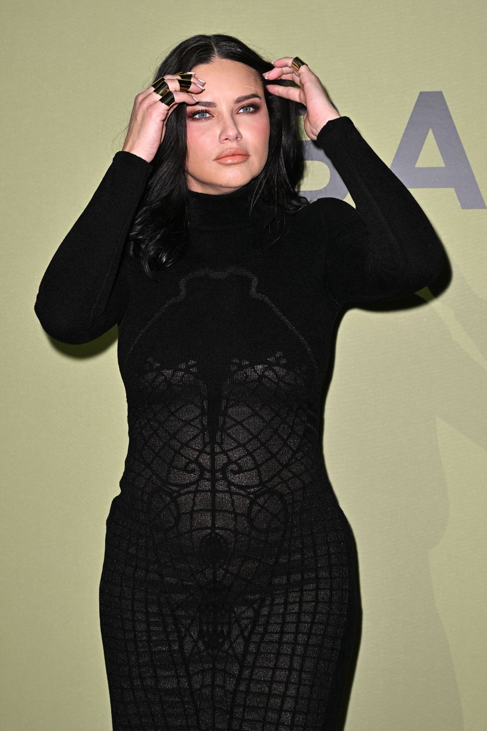 Adriana Lima pokazuje ciążowy brzuch