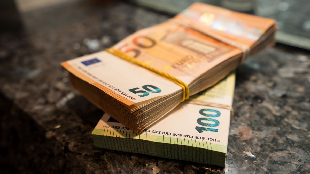 Kursy walut NBP 16.11.2020 Poniedziałkowy kurs euro, funta, dolara i franka szwajcarskiego