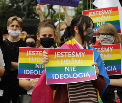 "Strefy wolne od LGBT". Które to gminy i miasta?