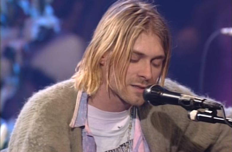 Wokalista Nirvany Kurt Cobain (rzekomo) popełnił samobójstwo w Seattle w 1994 roku