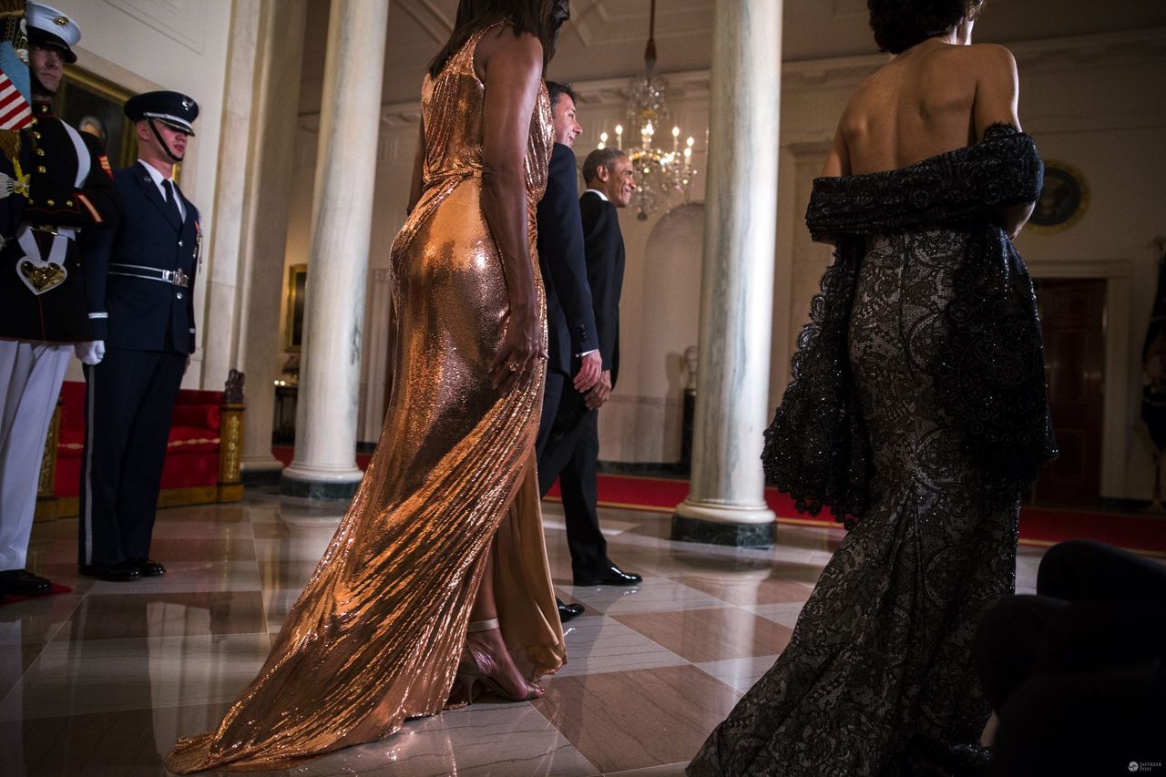 Michelle Obama w złotej sukni Versace