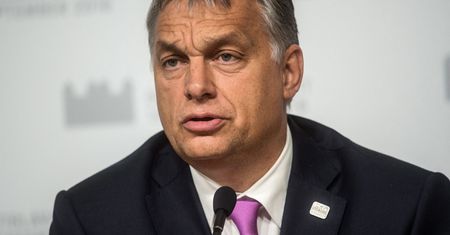 Demokracja umiera powoli. Mechanizm jest jednak prosty