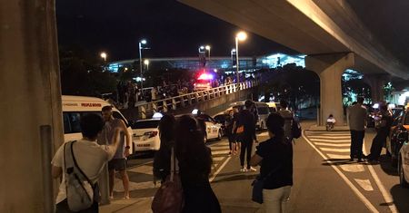 "Odprawialiśmy się, kiedy on wyjął nóż". Chaos na lotnisku w Brisbane
