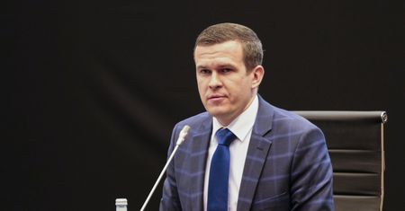 Tabloid opublikował adres byłego ministra PiS. Witold Bańka zapowiada "konsekwencje prawne"