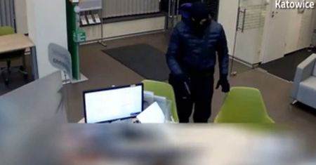 Napadł na bank. W czasie ucieczki sprawca zgubił część pieniędzy