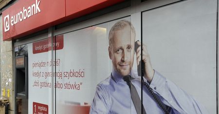 Kolejne podwyżki opłat w bankach. Zyski spadły, więc zapłaci klient