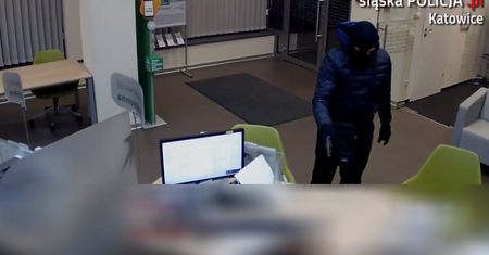 Trwają poszukiwania sprawcy napadu na bank. Policja publikuje film