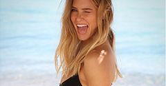 Bar Refaeli pokazuje ciążowy brzuszek w bikini