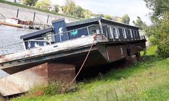 Poszukują właściciela barki. "Kilka lat temu została porzucona"