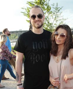 Aleksander Baron kupił ekologiczną farmę. Julia Wieniawa go wspiera