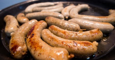 Tyle „E” w kiełbasie, że strach jeść. NIK sprawdził, czego producenci dodają do żywności