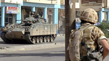 Amerykańscy żołnierze czujni po nocnym ataku