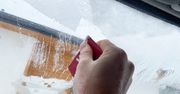 Szyba zamarznięta od środka. Darmowa metoda na oczyszczenie i zapobieganie