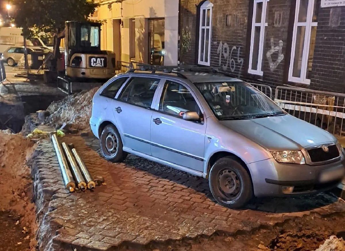   Kolejne auto zostało "uwięzione"