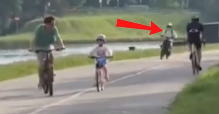 "Głupota nie zna granic". Obok rodzice z dziećmi. Nagranie z Krakowa