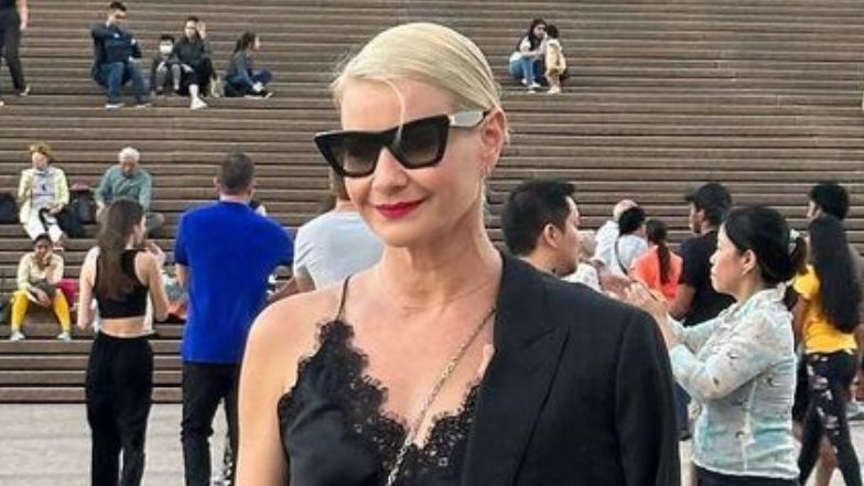 Zalotna Małgorzata Kożuchowska w koronkowym topie pozuje przed słynną operą w Sydney 