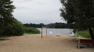 Plaża w Rybitwach. Spokojny zakątek nad Jeziorem Lednickim