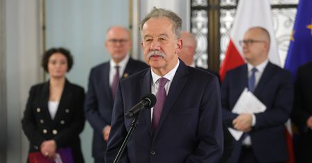 Sędziowie TK bez pensji. Hermeliński komentuje decyzję