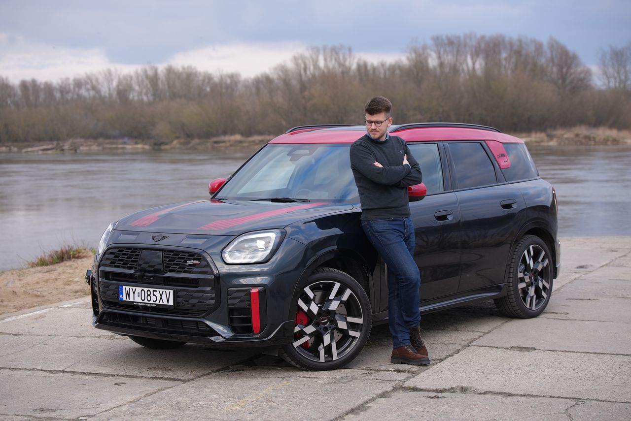 Test wideo: MINI Countryman JCW – sześć koni mniej i jeden piesek więcej