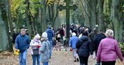 Tłumy na cmentarzach w całej Polsce. Większość osób bez maseczek