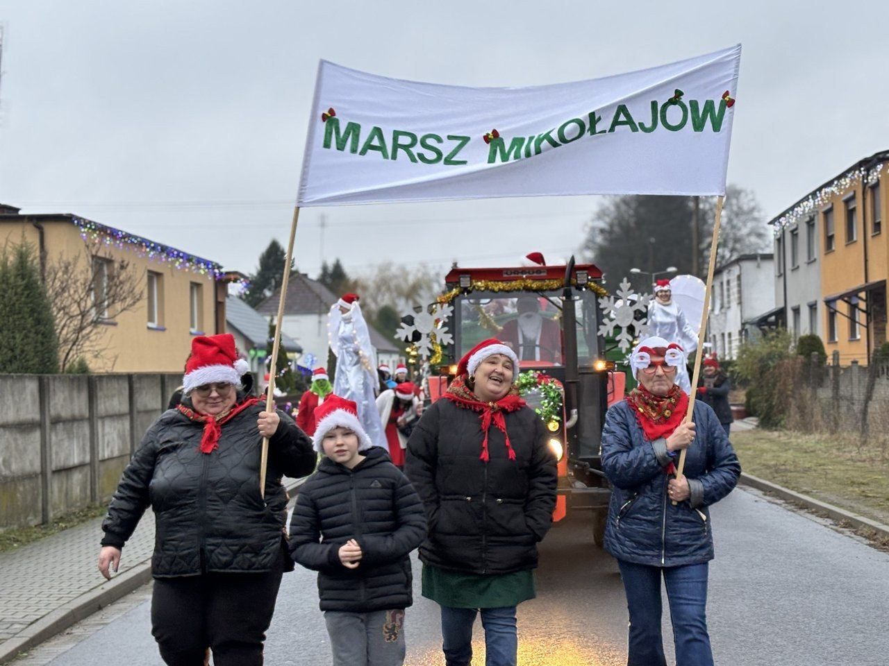 Bukowiec: Świąteczne Spotkanie z Mieszkańcami oraz IV Marsz Mikołajów