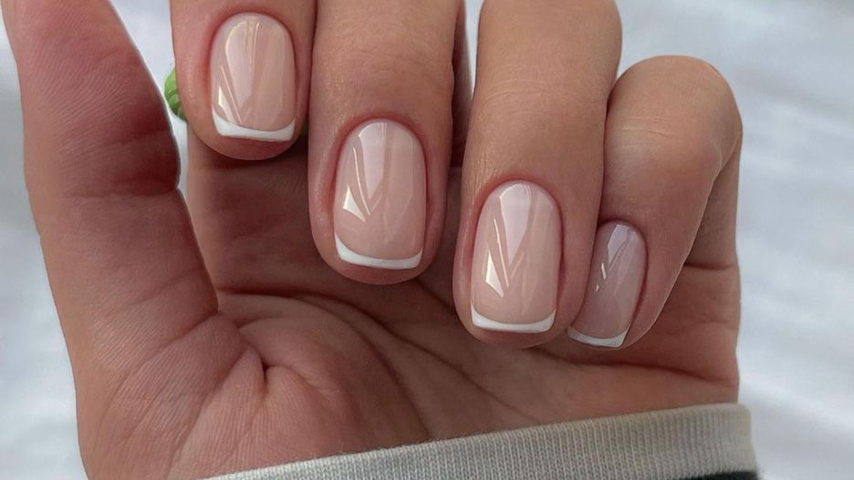 Manicure w stylu francuskim zawsze będzie na topie 