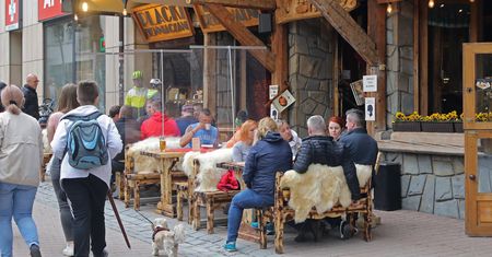 Mniejszy zysk z rachunków, dzielenie porcji. Restauratorzy w Zakopanem narzekają