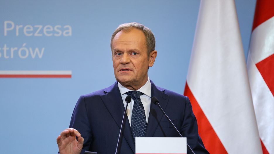 Warszawa, 15.04.2024. Premier RP Donald Tusk podczas wspólnej konferencji prasowej z premier Danii Mette Frederiksen, po spotkaniu w KPRM w Warszawie, 15 bm. (mr) PAP/Paweł Supernak